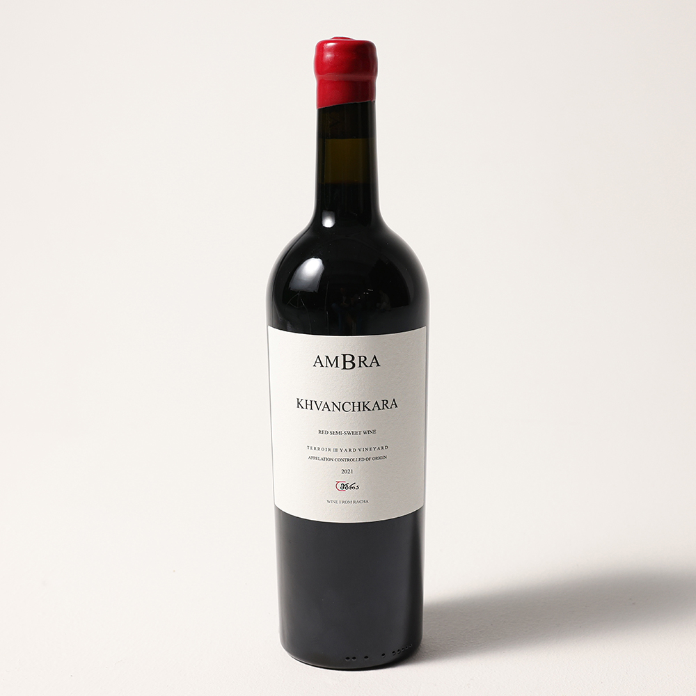 Khvanchkara red semi-sweet wine